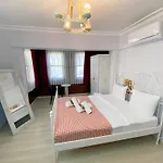 Queen Bee Selçuk