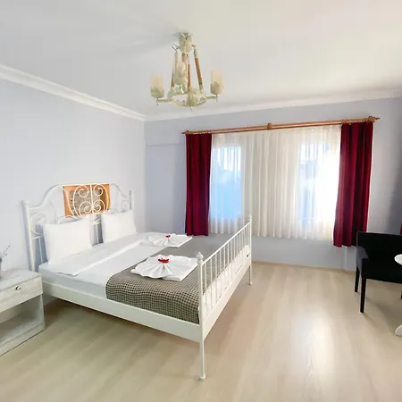 Queen Bee Selçuk