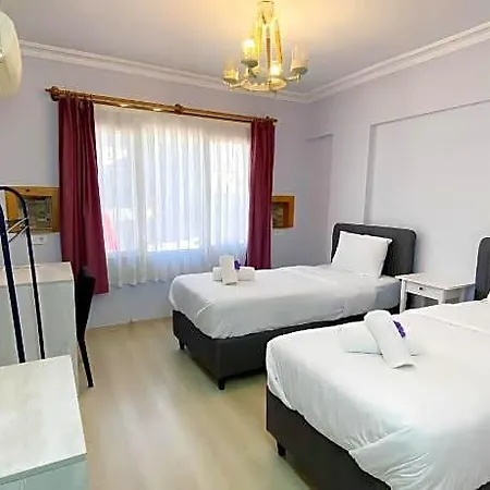 Queen Bee Bed and Breakfast Σελτσούκ