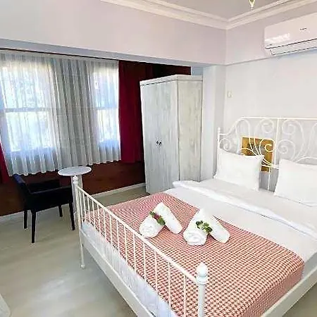 Bed and Breakfast Queen Bee
