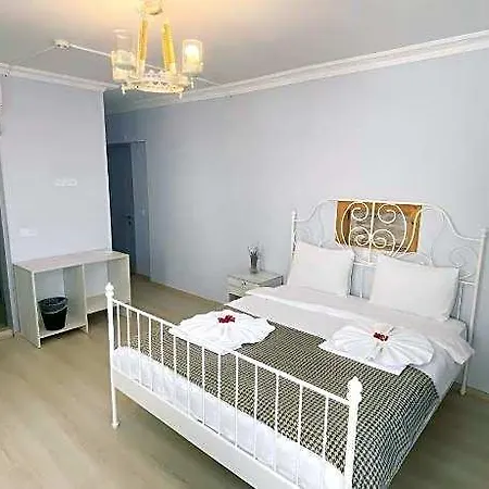 Bed and Breakfast Queen Bee 3*