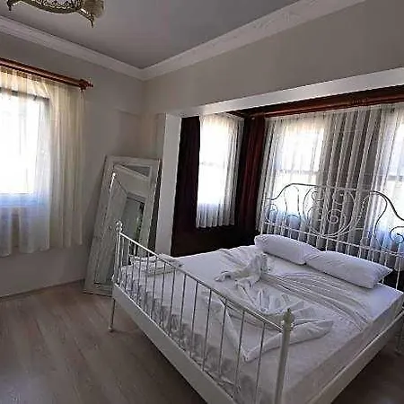 Queen Bee 3* Σελτσούκ