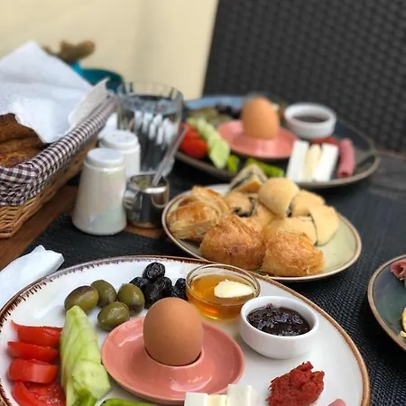 Bed & Breakfast Queen Bee 3*